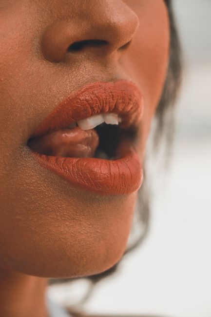 natural-lips-close-up